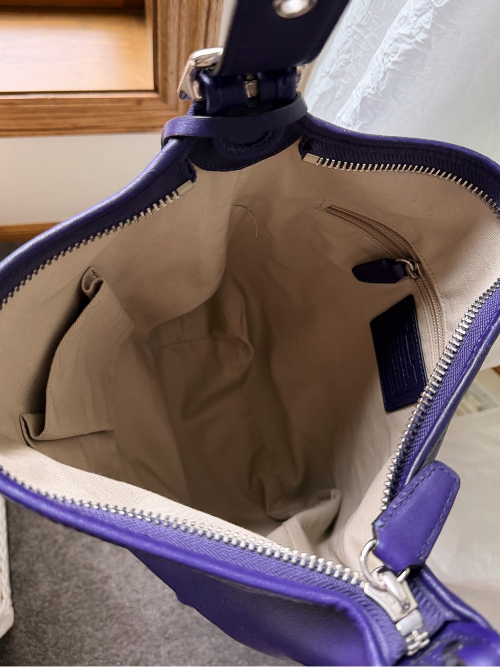 NWT VINTAGE COACH LEGACY PURPLE DUFFLE BAG
19889 - Picture 9 of 12